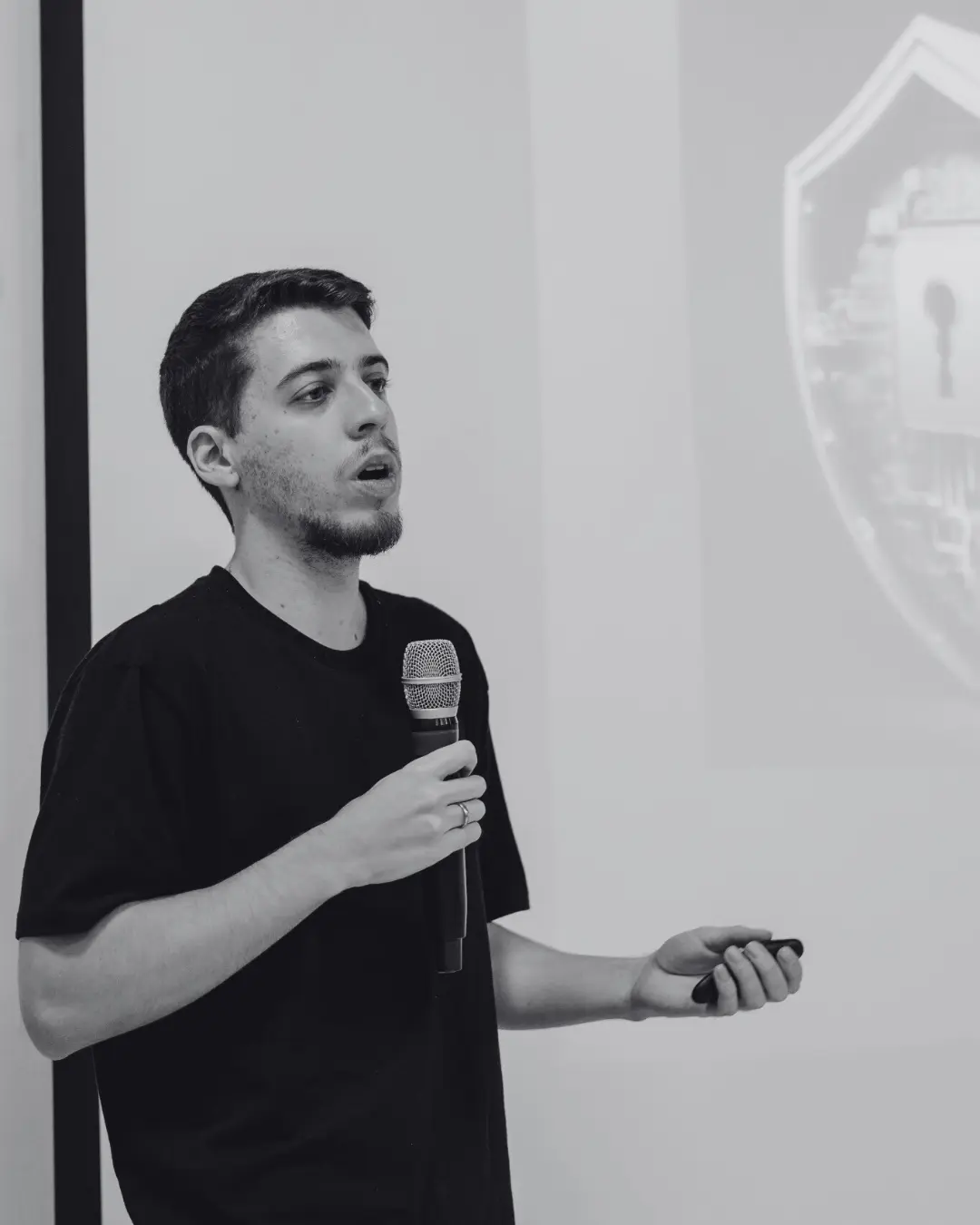 Arthur presenting a software engineering lecture on stage